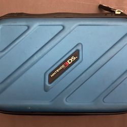 Nintendo 3DS carrying case + five games