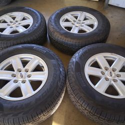 17"Rines y Llantas Ford F 150 Semi Nuevos 