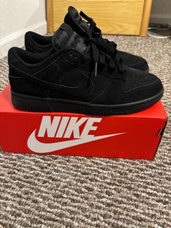 Nike Dunk Low Triple Black Sneakers