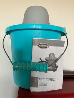 Nostalgia 4-Quart Electric Ice Cream Maker  - excellent condition with manual