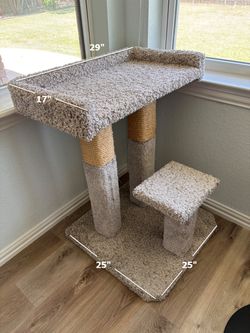 Medium Cat Tower 01