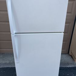 Whirlpool Apartment Size Refrigerator $230 Free Delivery 