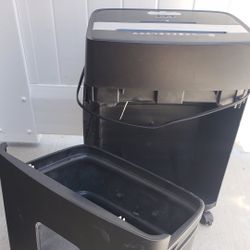 Insignia Paper Shredder