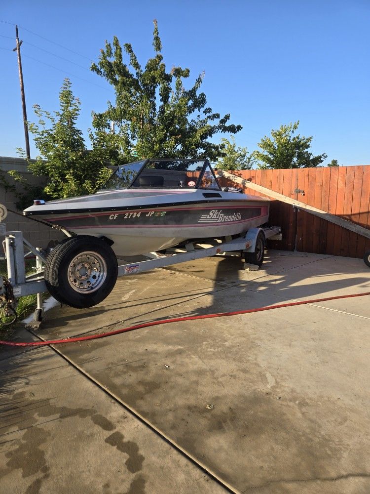 1989 Ski Brendella Ski Boat