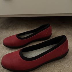 Women's Clarks Red Ballet Flats Size 8