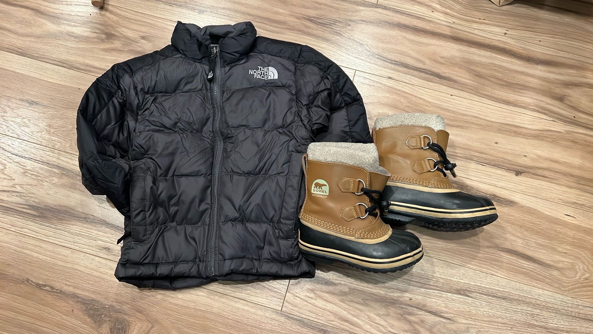 The North Face Down Jacket XXS (5) and Sorel Boots Size 11 GUC