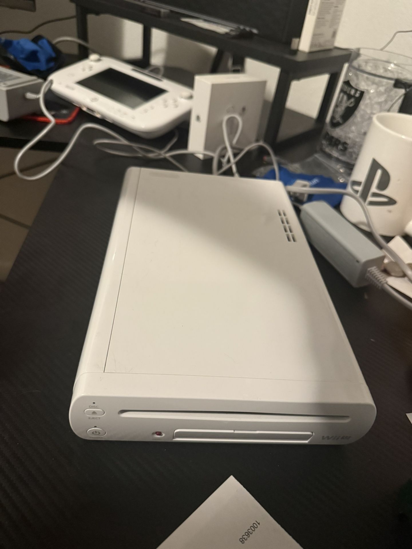 Wii U System White+ Gamepad+ 2TB storage (Cash Or Apple Pay) Plus 4 Controllers READ DESCRIPTION FOR MORE!!!