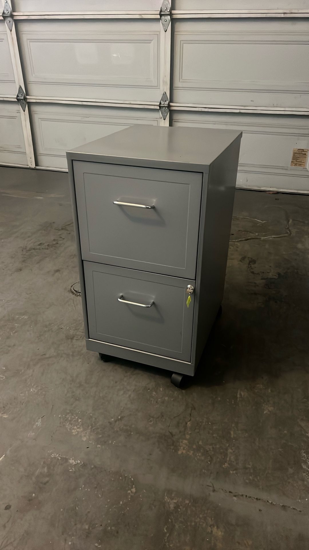 File Cabinet 2 Drawer W/ Key + On Wheels