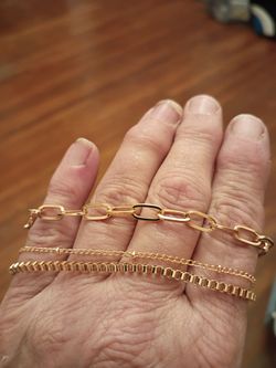 Brand new gold three link bracelet never worn til pictures firm price $15 pick up only 865 Ellsworth avenue right off of East Livingston avenue Columb