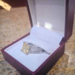 2 Carat Princess Cut Yellow Sapphire White Gold Millie Band