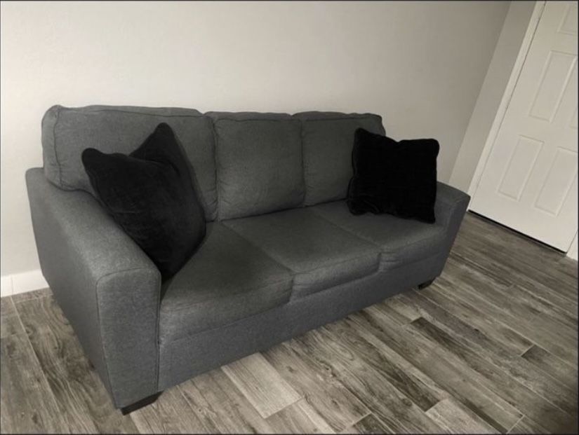 Like New Condition Couch Pull Out Bed!!