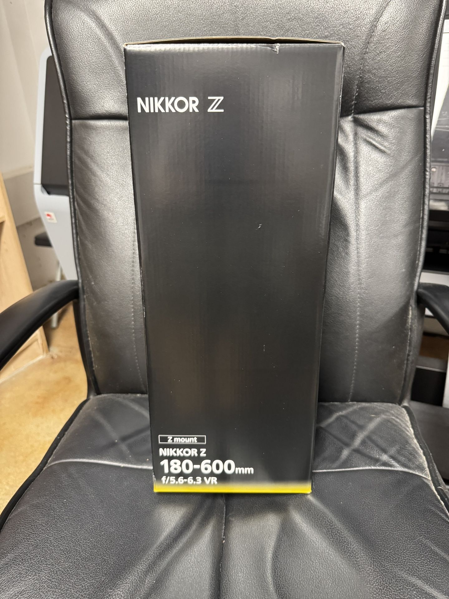 Nikon 180/600 F/5.6-6.3 VR telephoto Lens