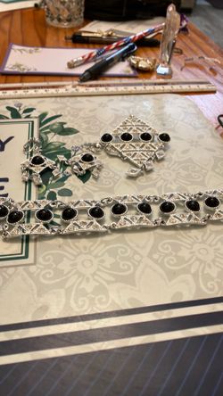 Beautiful Sarah Coventry Brooch, Clip Earrings and 7” Bracelet