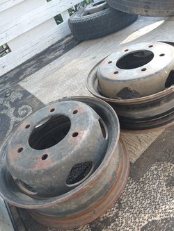 3 Dully rinms for 1990 toyota . En el monte