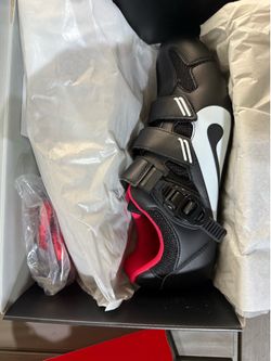Brand New Peloton Cycling Shoes Size 43– Men’s 10 / Women’s 12 – Cleats + Box