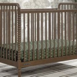  Baby Crib / Mattress 