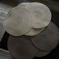 Round placemats