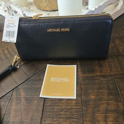 New Michael Kors Wallet 