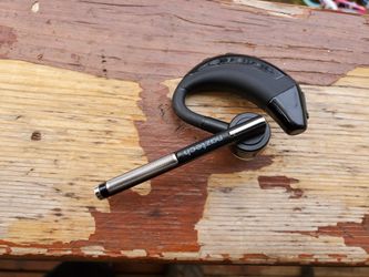 Naztech bluetooth ear piece