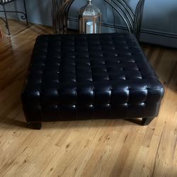 leather ottoman GREAT CONDITION 40x40
