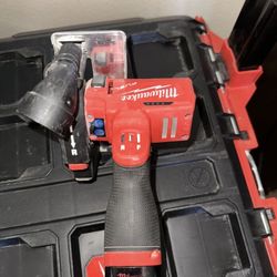 Milwaukee M12 Saw