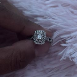 1/2 CARAT DIAMOND HALO ENGAGEMENT RING IN 10KT WHITE GOLD