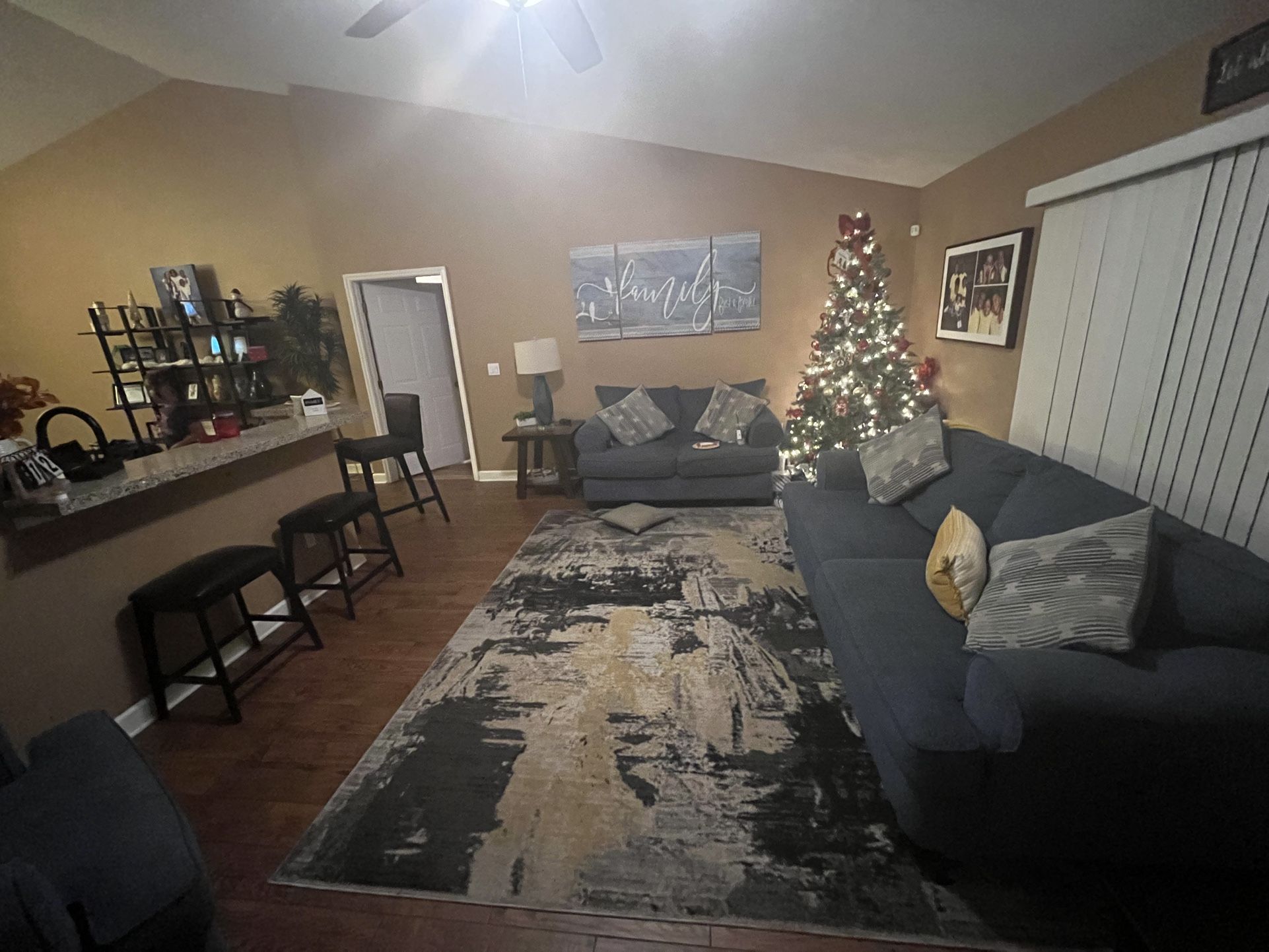 500.00 OBO Upholstered Living room set, end tables and lamps