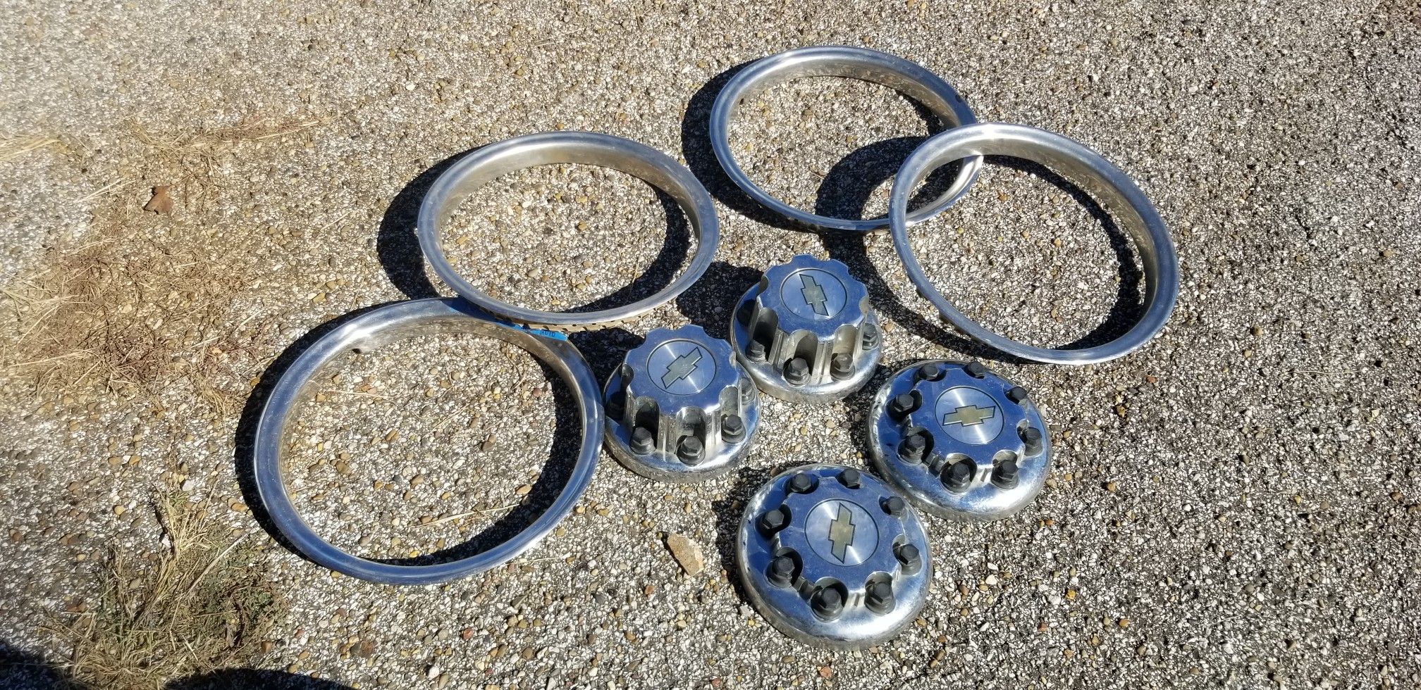16" Chevy 1 ton beauty rings and center caps
