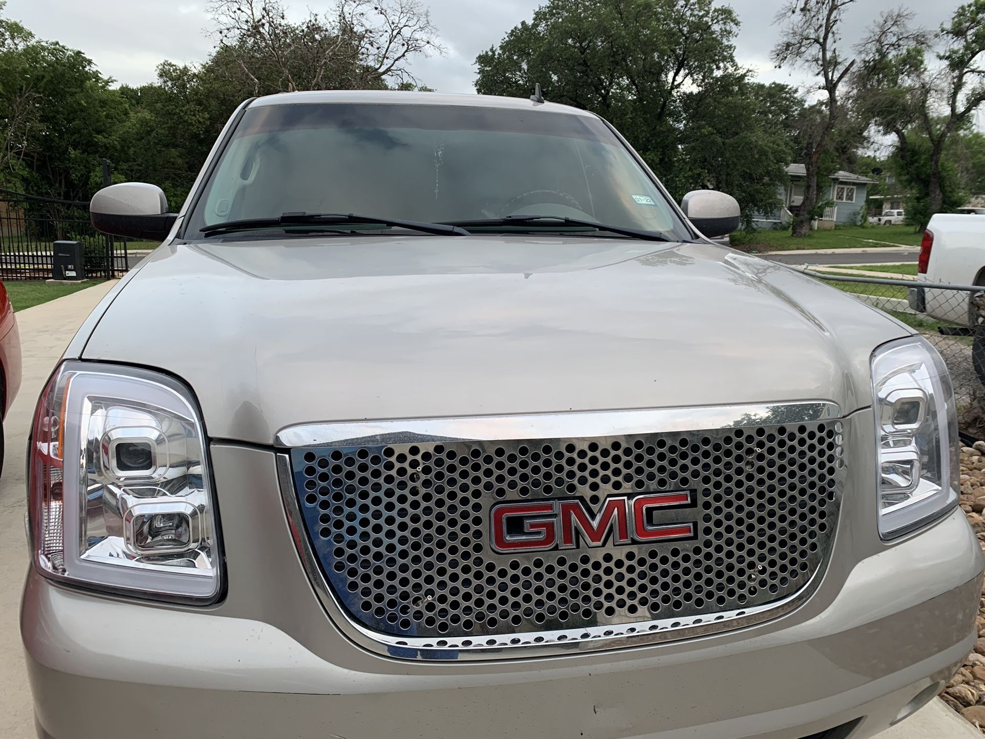 GMC Yukon Grill