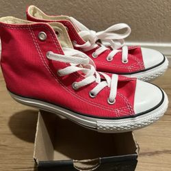 ⭐️❤️🤍 Converse Youth  size 1 New 🤍⭐️❤️ Super Cute Pair of converse