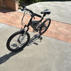 Air Zone Aftershock 24” Mountain Bike (size Small)