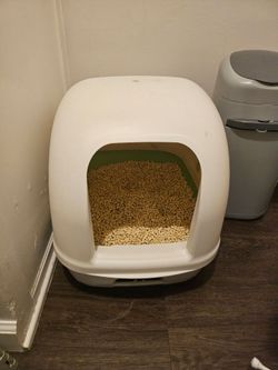 Hooded Breeze Cat Litter Box and Litter Genie