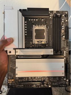 Gigabyte B650 Aero AM5 ATX Motherboard