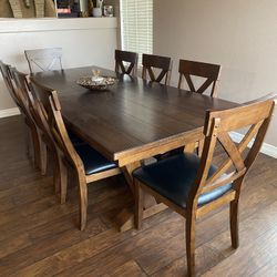 Dining Room Table 8 Chairs. 