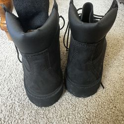 Boys/mens 7 Women’s 8.5 Blacked Out Timberlands