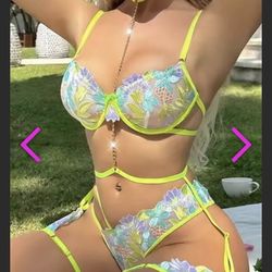 NIP Floral Bouquet Gartered Lingerie Bra Set S/M