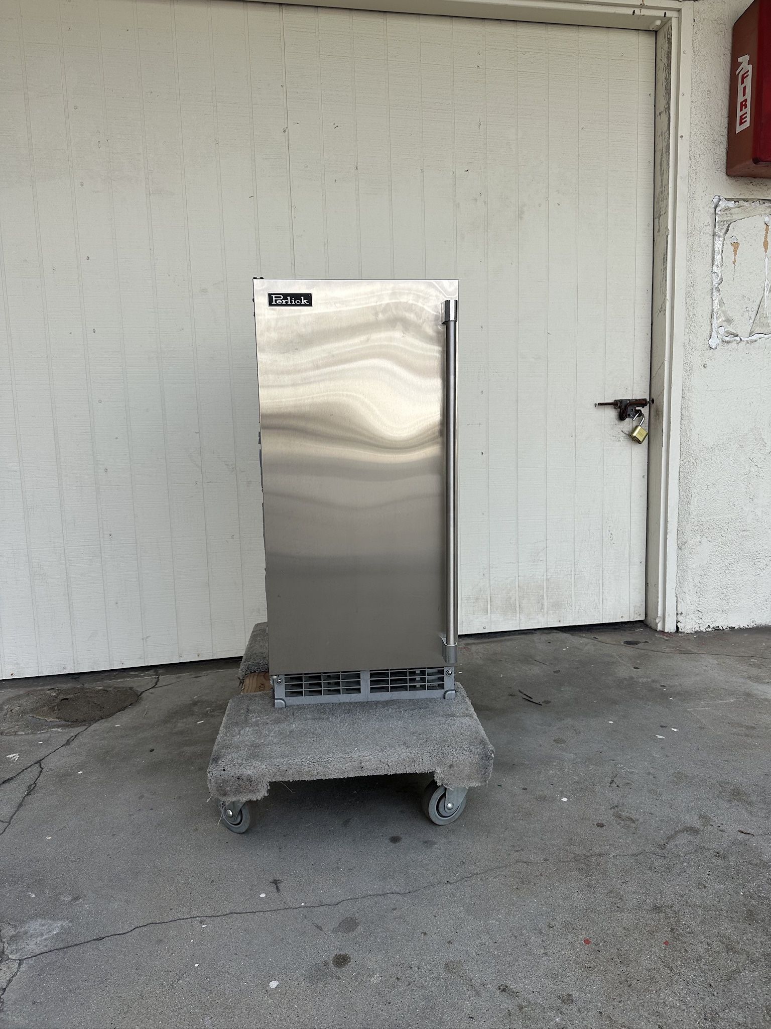 Perlick Series 15-Inch Outdoor Built-In Ice Maker