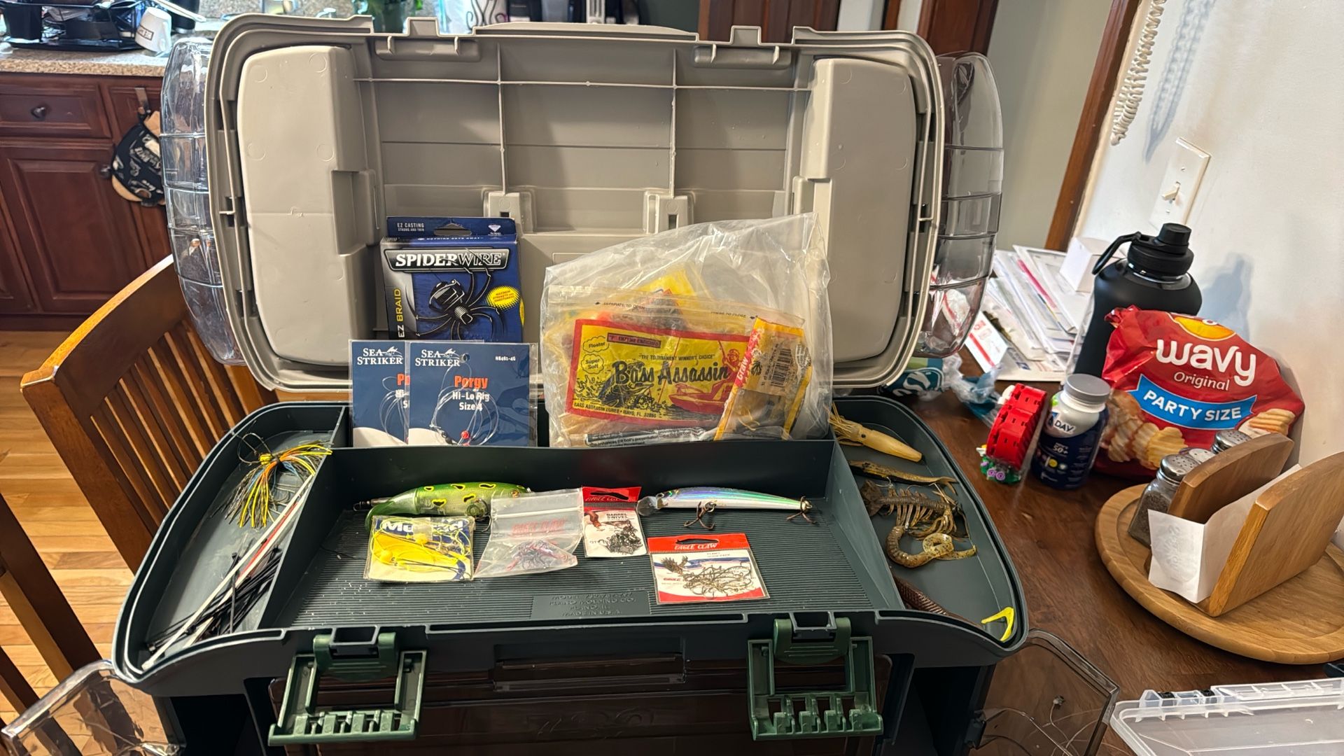PLANO 732 WITH BUNCH OF LURES