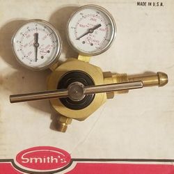 Pressure Regulator For Gases