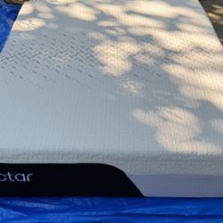The Nectar Mattress, Queen, Like New, Perfect Condition