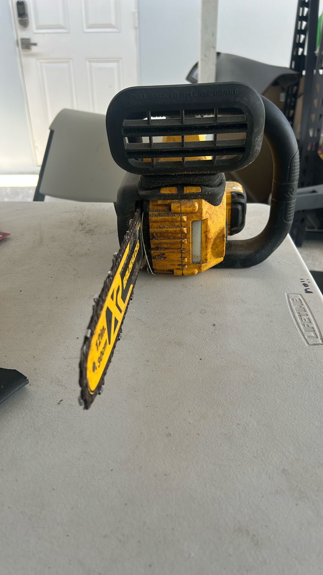 Saw  dewalt 20 V XR 