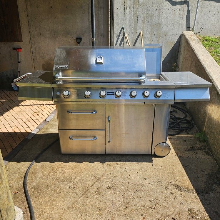 Jenn-air Large BBQ Grill