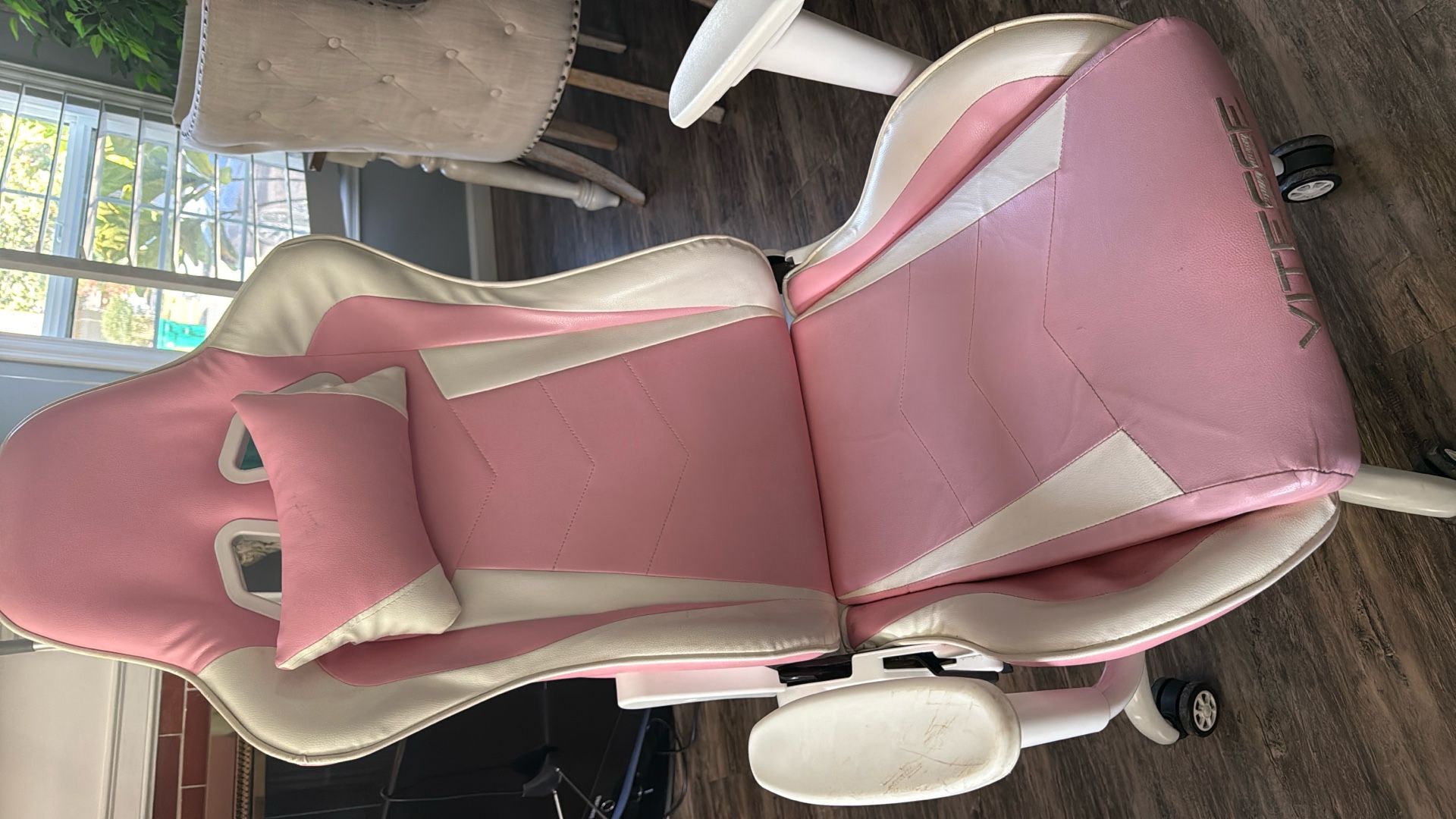 Gaming chair color pink