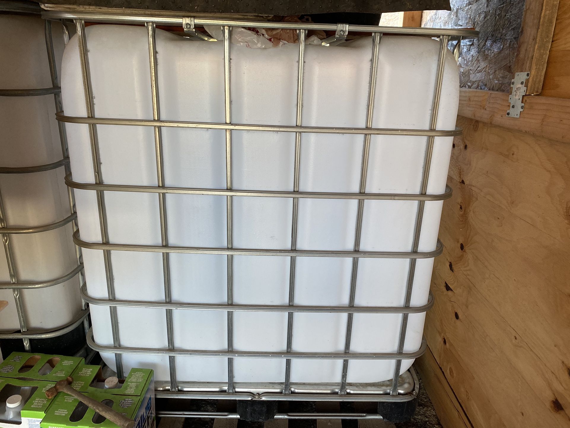 400 gallon water storage tank