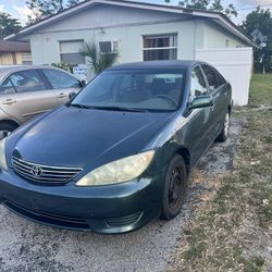 2005 Toyota Camry LE 4 Cylinder 