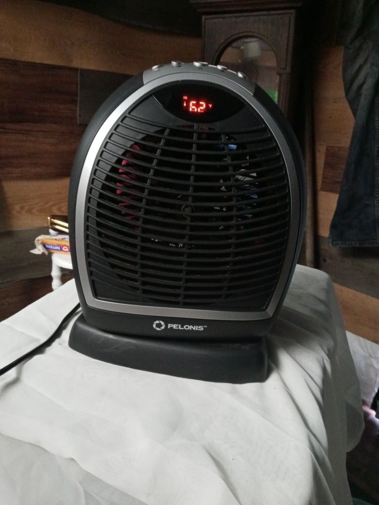 Pelonis Programmable Rotating 1500W Fan Forced With Hi ,Med,Low&Fan Settings Adjustable Thermostat Shut Off Safety Features @25obo