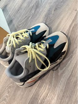 Yeezy wave runners size 5.5 men’s