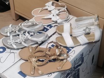 4 Pairs Of Girls Sandals 15$ For Everything