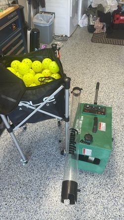 Pickleball  with over 100 balls use 3 times. Near new