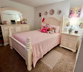 Queen Bedroom Set